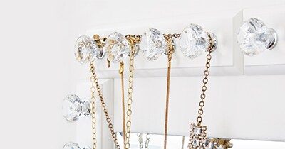Hang Jewelry
