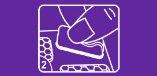Une icône montrant des doigts tirant un crochet d’une feuille.
