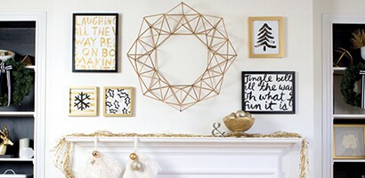 Mur de fêtes décoré au thème moderne dans des tons d’argent, d’or et de noir.
