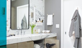 Bathroom organized with various Command™ products from towel rack to mirror to hair dryer holder.
