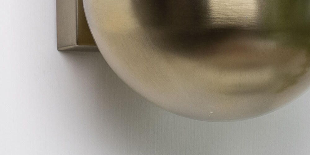 Command™ Décor metal wall planter zoomed in to show brass metal texture.
