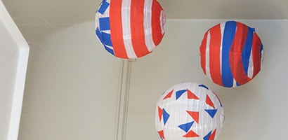 Wait 1 hour, then hang up your patriotic paper lanterns.
