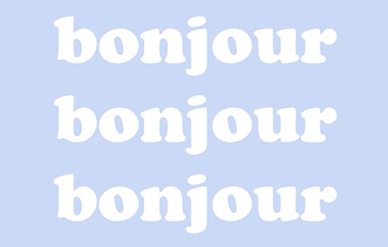 Mot bonjour sur fond bleu.
